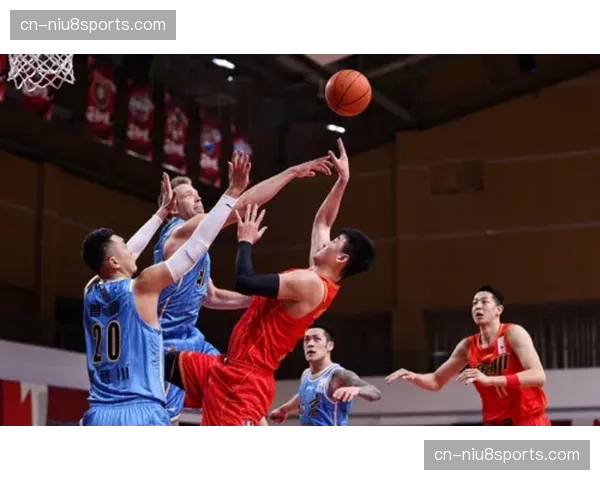 上海久事进攻效率124.2联盟第一 防守效率103.6联盟第二攻守均衡