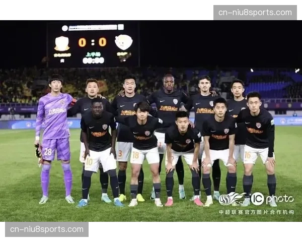 青岛西海岸防线漏洞明显 四轮失11球防守亟待改善 青岛西海岸防线漏洞明显 四轮失11球防守亟待改善